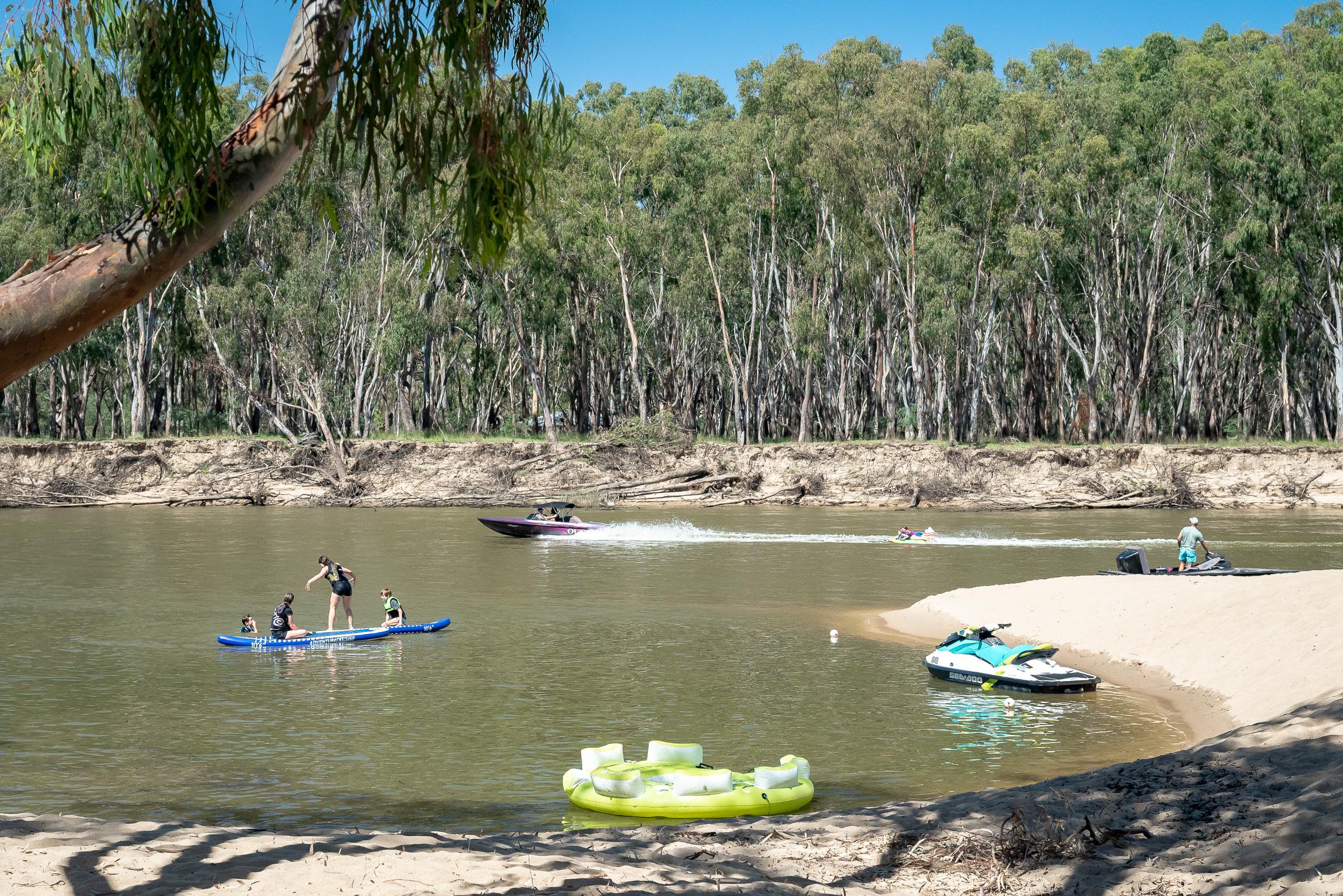 Ingenia Holidays Murray Bend Logo