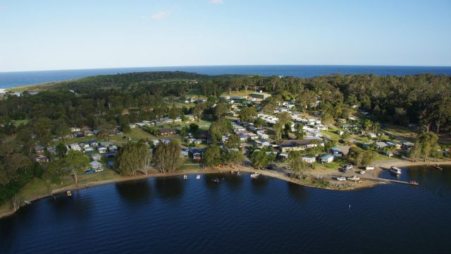 ocean-lake-caravan-park.jpg